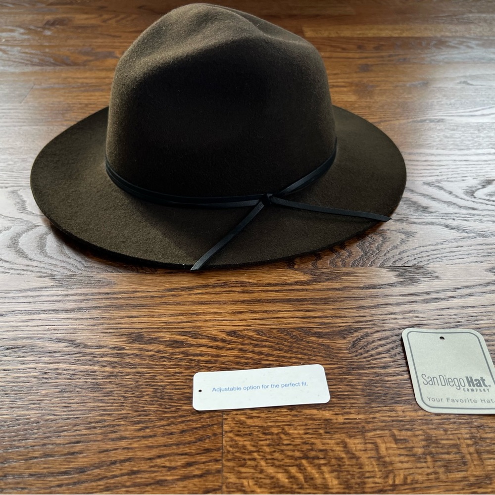 Women’s brown wool hat